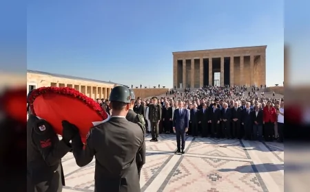 CHP 102. kuruluş yıl dönümünü Anıtkabir’de törenle kutladı, Özel ve Beşikcioğlu da katıldı