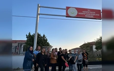 Gaziantepli Eğitimci Cansu Karabacak ve Arkadaşlarından Çocuk Evlerine Anlamlı Ziyaret: “Anne Eli Değmiş Pastalarla Geldik”