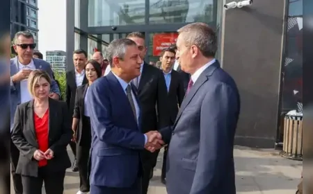 CHP Genel Başkanı Özgür Özel, DEM Parti eş genel başkanları ile bir araya geldi