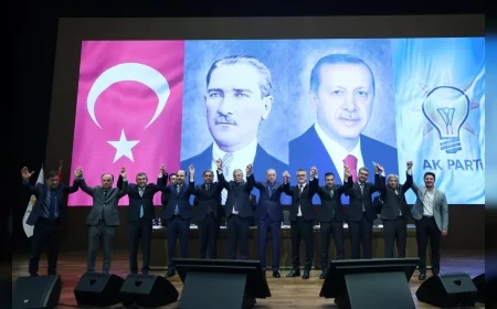 Seydişehir ve Emirgazi belediye başkanları AK Parti’ye geçti, rozetleri Erdoğan taktı