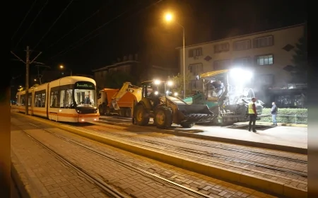 Eskişehir’de 21 cadde gece çalışmalarıyla yenilendi, 28 bin ton asfalt serildi