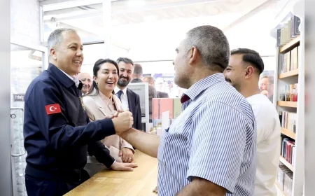 İçişleri Bakanı Ali Yerlikaya Ağrı ziyaretinde vatandaşlarla bir araya geldi