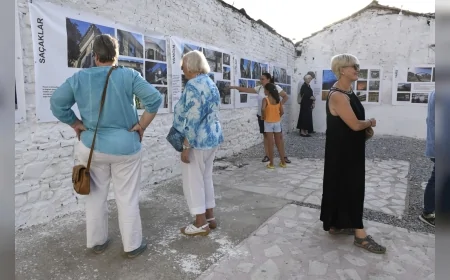 Kuşadası’nda 4’üncü ‘Hatırlayan Mahalle Günleri’ kortej yürüyüşüyle başladı, yöresel tatlar ve etkinlikler ilgi gördü