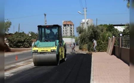 Kepez Belediyesi Göksu Mahallesi’nde 6862 Sokak’a 85 ton sıcak asfalt dökerek ulaşımı modernize etti