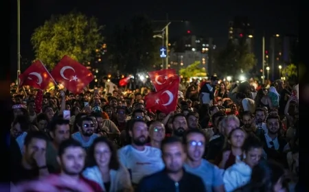 12 Dev Adam Avrupa ikincisi oldu, İzmir’de binler dev ekranda final coşkusunu yaşadı