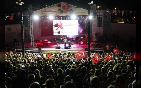 Çeşme ve Alaçatı’nın kurtuluşunun 103. yılı kortejler, törenler ve konserlerle kutlandı