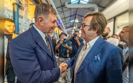 Devrim Erbil ve Erol Evgin’in “Yan Yana” sergisi İzmir’de sanatseverlerle buluştu