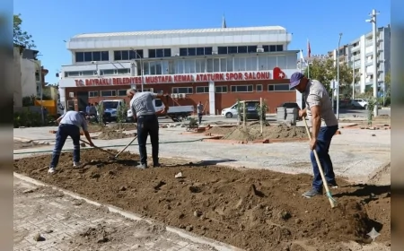 Bayraklı’da parklar baştan sona yenileniyor, güvenli ve modern alanlar oluşturuluyor