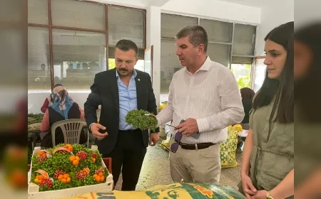 Burdur Belediyeler Birliği Encümen Toplantısı Kocaaliler’de yapıldı, kadınların ürettiği çelenkler Avrupa’ya ihraç ediliyor