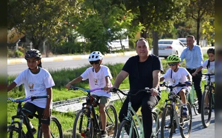 Başkan Besim Dutlulu: "Sağlıklı yaşam için Akhisar’da vatandaşlarla pedal çevirdik"