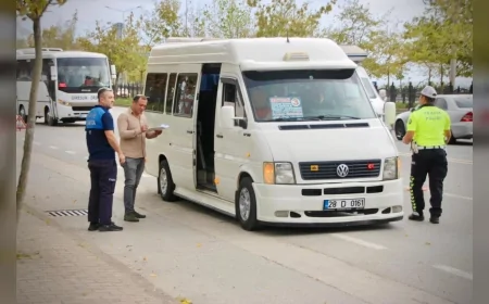 Giresun’da zabıta ve polis ekipleri dolmuşlarda cam filmi denetimi yaptı