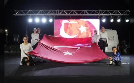 Ayvalık’ta 22. Sarımsaklı Uluslararası Halk Oyunları Festivali 6 Ülke ve 700 Dansçıyla Renkli Görüntülere Sahne Oldu