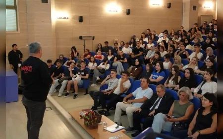 Uşak Üniversitesi’nde öğrencilere bağımlılıkla mücadele anlatıldı: Uyuşturucudan dijital alışkanlıklara uyarılar yapıldı