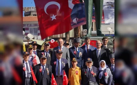 Ayvalık’ta 19 Eylül Gaziler Günü törenle kutlandı, Atatürk’e verilen Mareşallik rütbesi vurgulandı