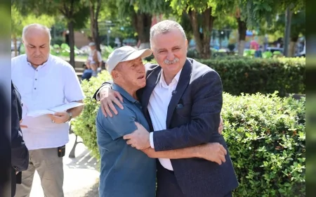 Yunusemre Belediye Başkanı Semih Balaban İzmir Caddesi’nde esnafla bir araya geldi