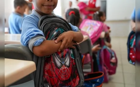 Menteşe Belediyesi 1313 Öğrenciye Çanta Dağıttı, İçinde Beslenme Çantası ve Kalemlik Yer Aldı