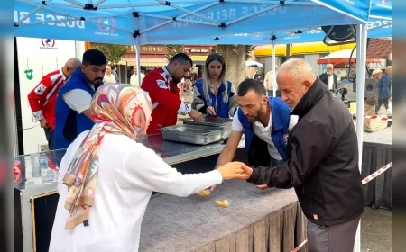 Düzce Belediyesi’nden Gaziler Günü etkinliği kapsamında 1500 kişilik lokma ikramı