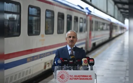 Ulaştırma ve Altyapı Bakanı Abdulkadir Uraloğlu: "Turistik Karaelmas Ekspresi sonbaharda üç özel sefer düzenleyecek"