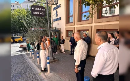 Konak’ta Gaziler Günü’ne özel tarih turunda duygusal anlar yaşandı