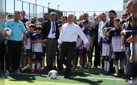 Başkan Mustafa Bozbey: "Gençlerin istediği futbol sahasını 4 ayda tamamladık"