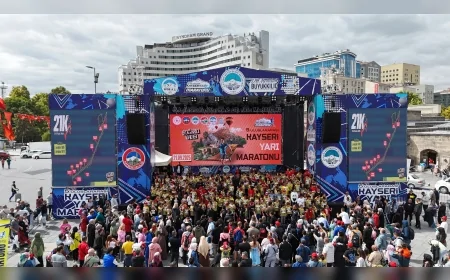 Kayseri’de Çocuk Maratonu ve Baby Run etkinlikleri yarı maraton öncesi renkli görüntülere sahne oldu