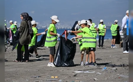 Mersin’de Dünya Temizlik Günü’nde sahiller torbalarca çöpten arındırıldı