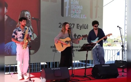 Bandırma 7. Kitap Günleri başladı: Edebiyat, sanat ve müzik Cumhuriyet Meydanı’nda buluştu