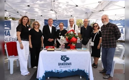 Bandırma Kitap Günleri’nde edebiyat, sanat ve müzik dolu renkli buluşma gerçekleşti