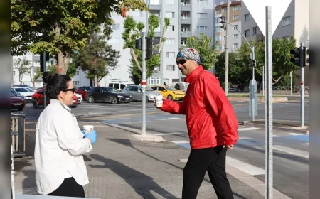 Eskişehir’de Avrupa Hareketlilik Haftası kapsamında toplu taşımayı seçenlere sıcak çorba ikram edildi