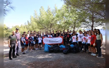 Marmaris’te öğrenciler ormanda ve denizde temizlik yaptı, 100 torbaya yakın atık toplandı