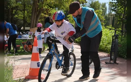 Eskişehir’de çocuklar bisiklet sürerek hareketli yaşamı keşfetti