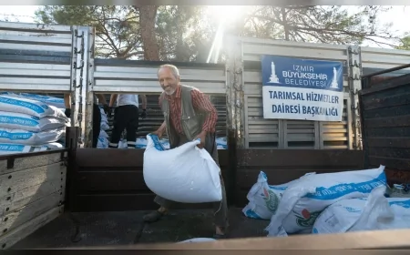 İzmir Büyükşehir Belediyesi yangından etkilenen üreticilere 40 ton yem desteği sağladı