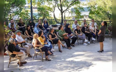 İzmir’de Şato’da başlayan “Bizim Mahalle Sohbetleri” yurttaşlara afet bilinci ve sağlık eğitimi sunuyor