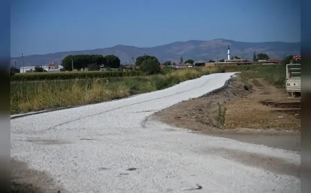 Hasalan Mahallesi’nde yıllardır süren yol sorunu satıh kaplama çalışmasıyla sona erdi