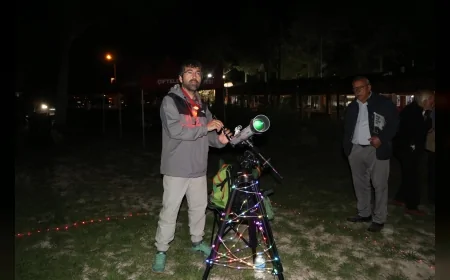 Çifteler’de gökyüzü şöleni: Satürn ve Samanyolu gözlemi yüzlerce katılımcıyı buluşturdu