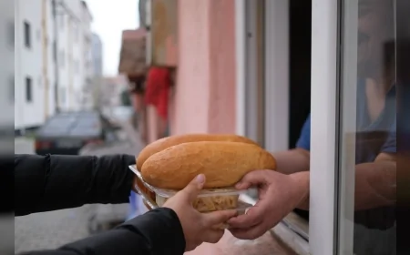 Altıeylül Belediyesi 2025 yılında binlerce aileye gıda, giyim, yakacak ve nakit desteği sağladı