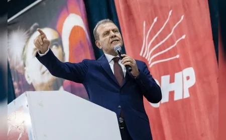 TBB Başkan Vekili ve Mersin Büyükşehir Belediye Başkanı Vahap Seçer: “İnadına daha fazla çalışacağız ve halka gideceğiz” — Anamur İlçe Kongresi’nde birlik çağrısı ve yerel projeleri anlattı