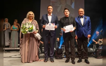 Bornova’da Zeki Müren’e vefa konseri, ÇYDD şubesi müjdesiyle taçlandı