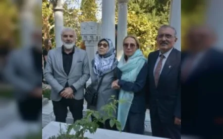 Türk Sanat Müziği’nin efsane ismi Zeki Müren vefatının 29. yılında Bursa’da kabri başında anıldı