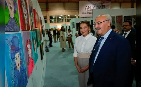 Adana’da ilk kez düzenlenen Çağdaş Sanat Fuarı açıldı, 62 firma sanatseverlerle buluştu