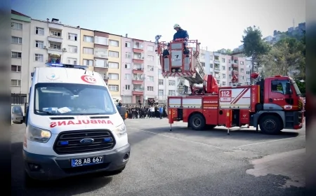 Giresun’da İtfaiye Haftası etkinlikleri kapsamında okulda yangın tatbikatı yapıldı
