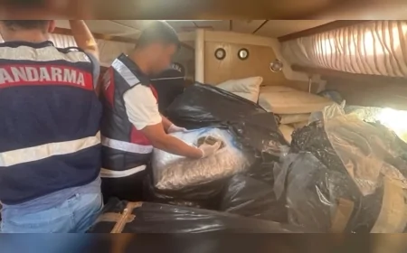 Muğla açıklarında JİHA destekli deniz operasyonunda 210 kilo uyuşturucu ele geçirildi