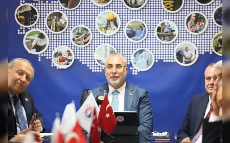 Çalışma Bakanı Vedat Işıkhan: "Muhalefet sosyal güvenlik sistemimize en büyük tehdit"