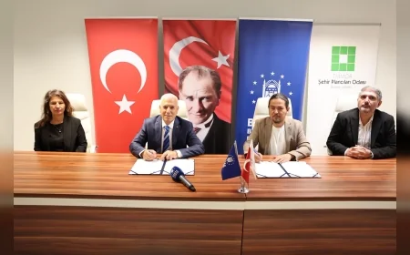 Bursa Büyükşehir Belediyesi ve Şehir Plancıları Odası şehircilik kolokyumu için protokol imzaladı