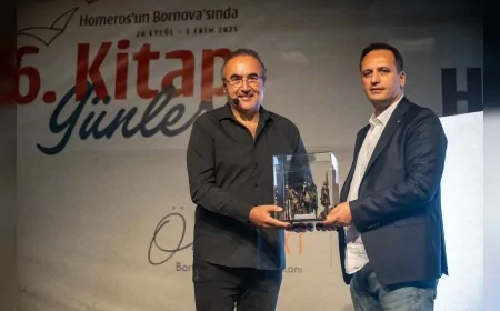Sunay Akın Bornova Kitap Günleri’nde: “Demokrasi farklı enstrümanların uyumudur”