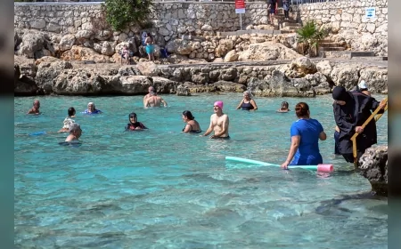 Mersin’de Emekli Evi üyeleri ikinci deniz buluşmasında Yapraklı Koy’da bir araya geldi
