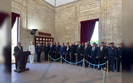 İtfaiye Haftası’nda 11 Büyükşehir Belediyesi İtfaiyecileri Anıtkabir’de Ata’nın Huzuruna Çıktı