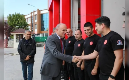 Düzce Belediye Başkanı Faruk Özlü İtfaiye Haftası kapsamında personeli ziyaret etti