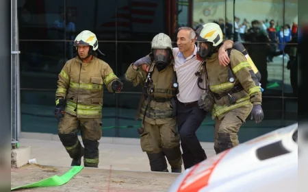 Karabağlar’da yangın tatbikatı: Çatıdan kurtarma sahnesi gerçeği aratmadı
