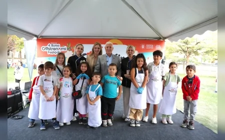 Bursa Gastronomi Festivali’nde minik şefler hünerlerini sergiledi, Bozbey çocukları alkışladı